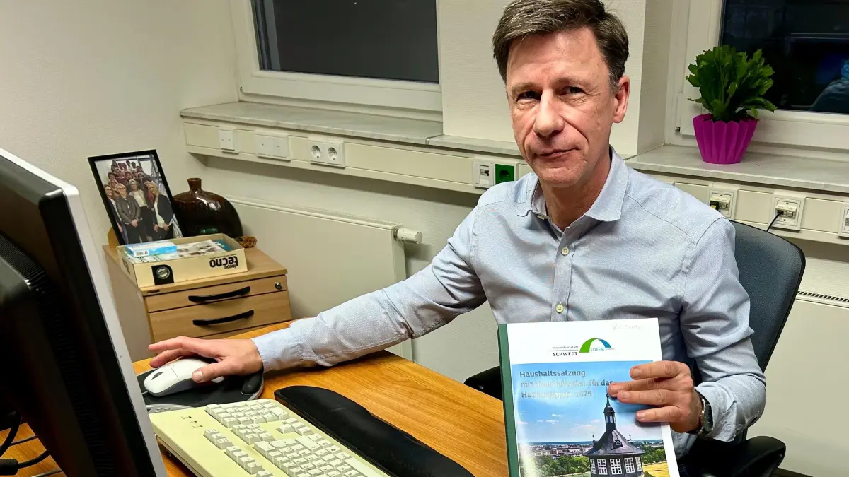 Steht als Kämmerer im Mittelpunkt: Ricardo Tonk muss für Schwedt einen Etat aufstellen, der idealerweise viel spart, aber wenig schmerzt.