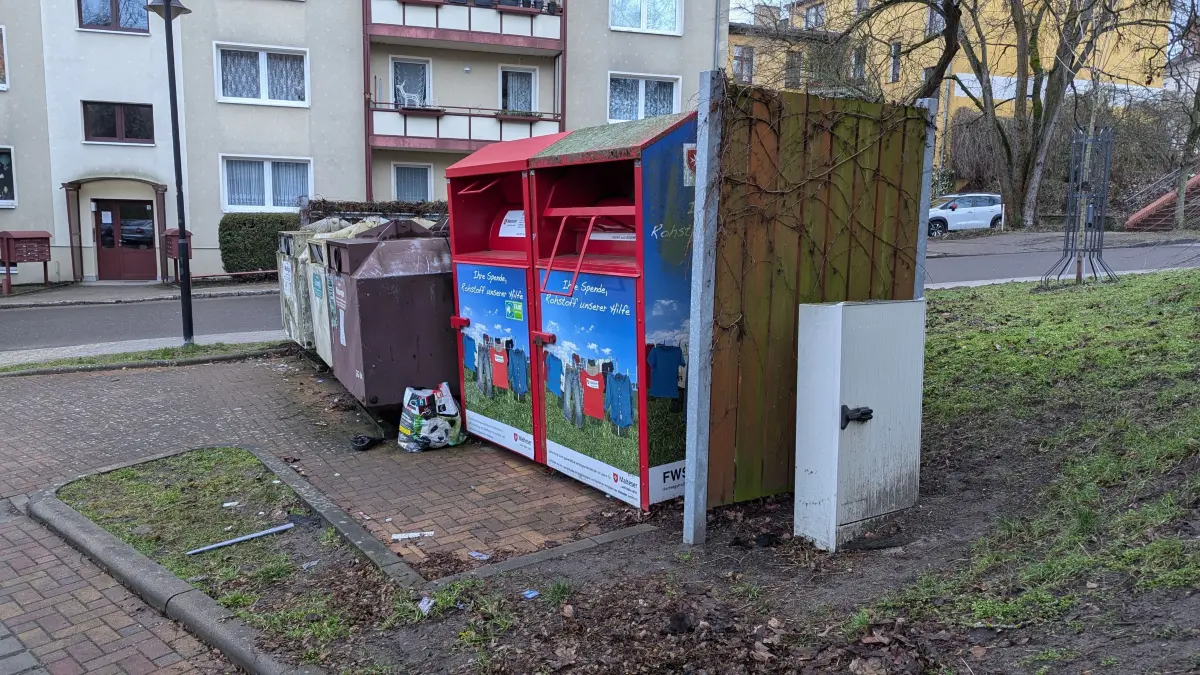 Altkleider entsorgen ab 2025: Container für alte Kleidung in der