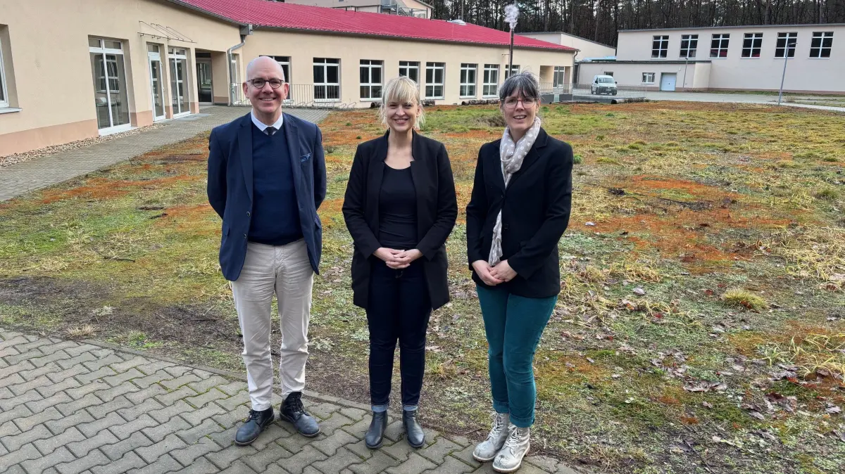 Bereiten die Eröffnung der Kindernachsorgeklinik in Strausberg vor: Geschäftsführer Jan Dreher, die künftige Klinikleiterin Karsta Dietrich und Jana Schuschke, Referentin der Geschäftsführung.