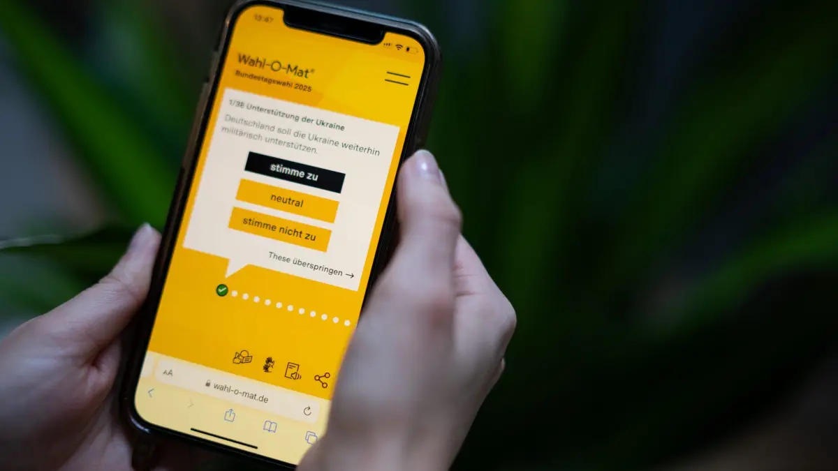 So sieht der Wahl-O-Mat zur Bundestagswahl 2025 auf einem Smartphone aus.