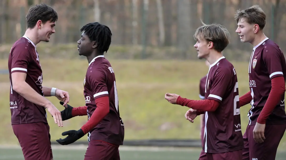 Fussball : Petershagen, Fussball, Regionales Freundschaftsspiel, Petershagen/Eggersdorf vs BFC Dynamo U19, Damien Schade, Gordic-Arnold Alekeachah, Jeremy Bartholome, Louis Gnodtke v.l.
FOTO BENK 08.02.2025