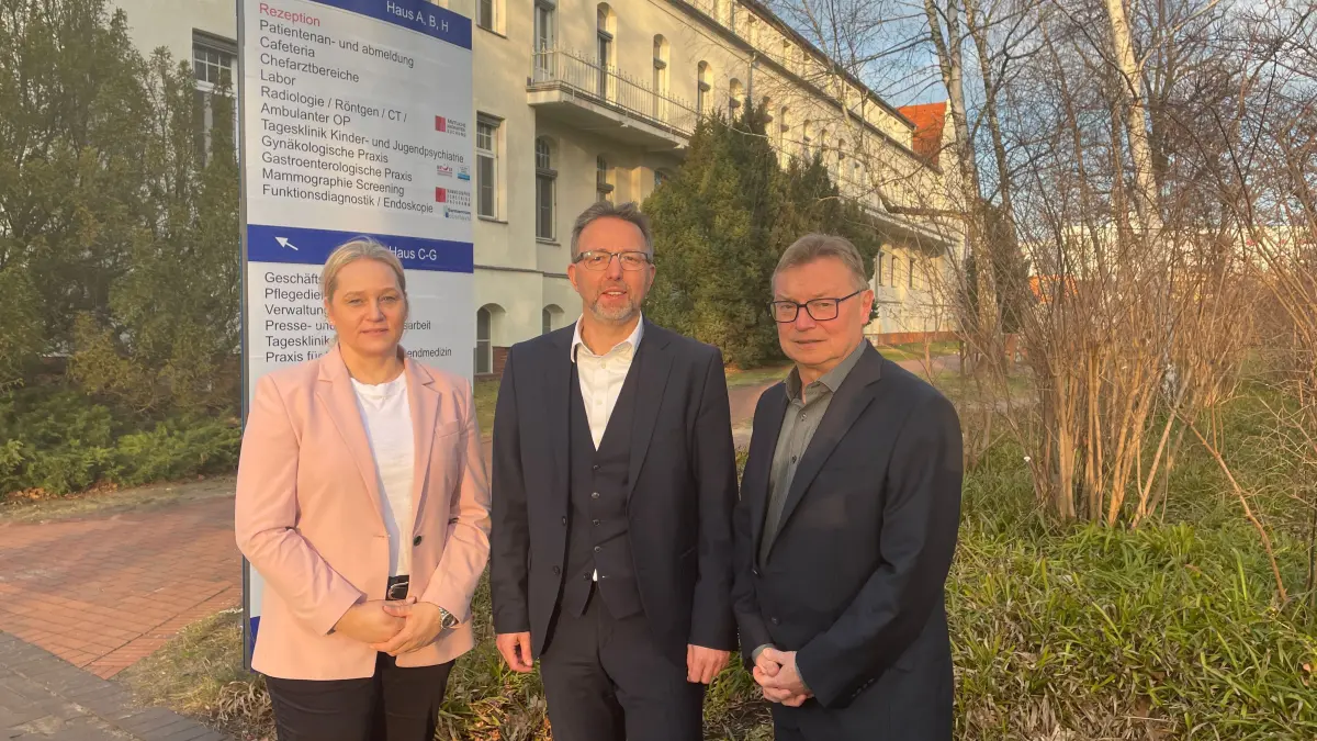 Oberhavel Kliniken Oranienburg - Nancy Klatt Dezernentin für Jugend, Gesundheit und Verbraucherschutz Landrat Alexander Tönnies und Dr. med. Detlef Troppens, Geschäftsführer der Oberhavel Kliniken GmbH,