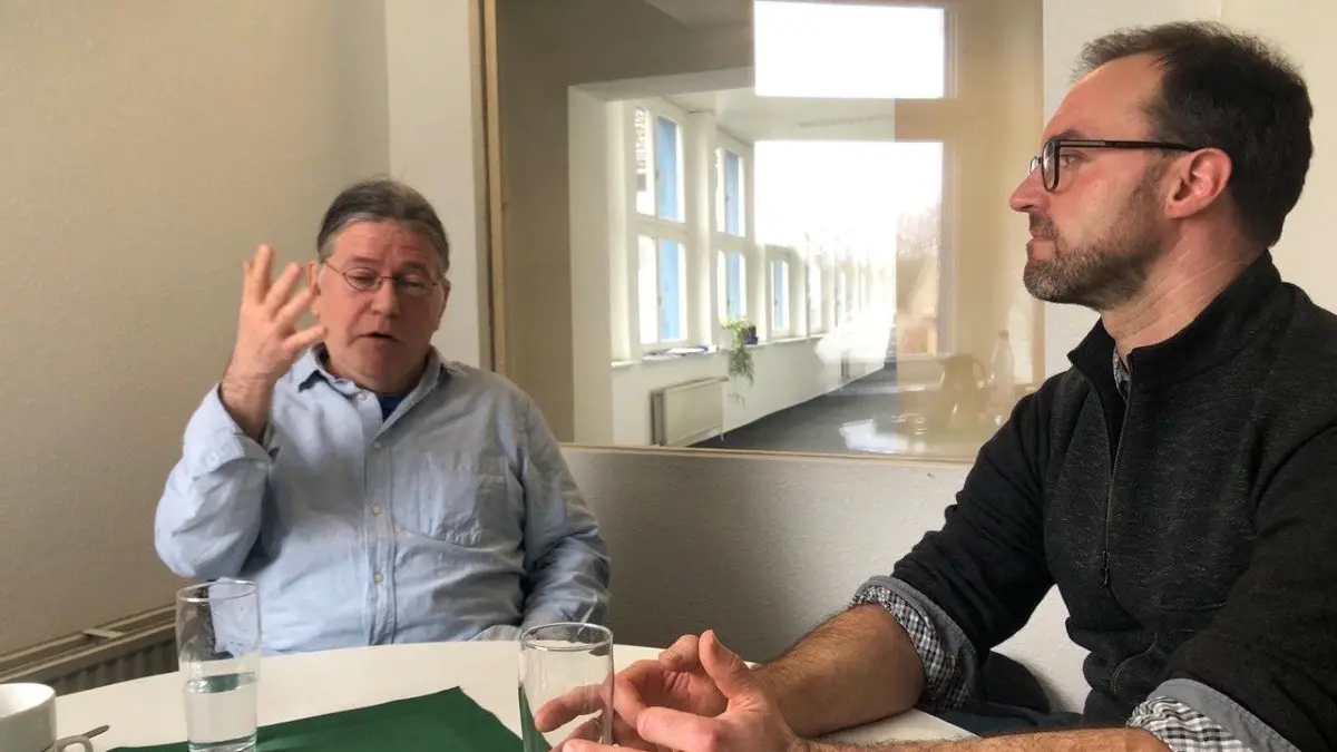 Was ist Frieden und wie erreicht man ihn in der Ukraine? Matthias Dörr (l.) und René Pachmann streiten in den Räumen der Märkischen Oderzeitung.