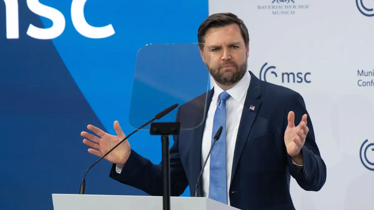 Münchner Sicherheitskonferenz: 14.02.2025, Bayern, München: J.D. Vance, Vizepräsident der Vereinigten Staaten von Amerika, spricht bei der Münchner Sicherheitskonferenz. Die 61. Münchner Sicherheitskonferenz (MSC) findet vom 14. bis zum 16. Februar 2025 im Hotel Bayerischer Hof in München statt. Foto: Sven Hoppe/dpa +++ dpa-Bildfunk +++