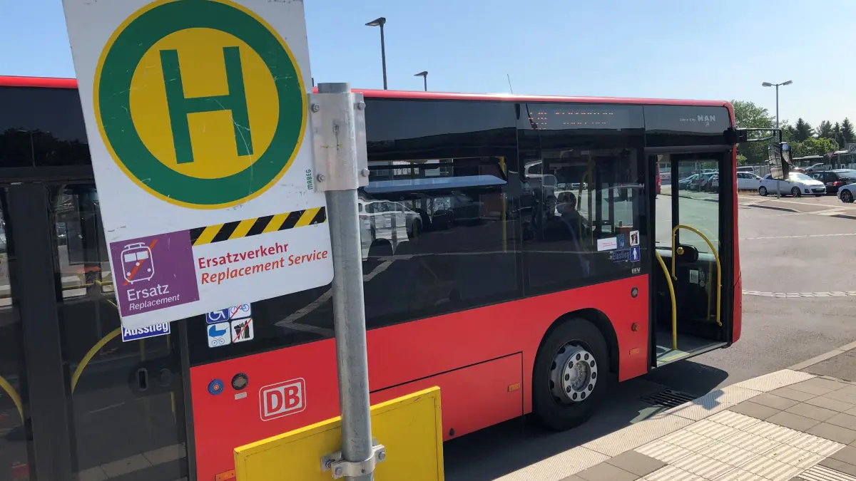 Bus statt Bahn: Beim RE1 von Berlin bis Frankfurt (Oder) kommt es zu einer Streckensperrung zwischen Erkner rund Fürstenwalde. Auf diese Fahrzeiten müssen sich Fahrgäste einstellen.