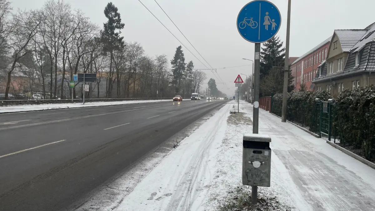 Der Radweg in der Nähe des Kranbaus ist ohnehin eng. Im Winter müssen Radfahrer noch mehr aufpassen.