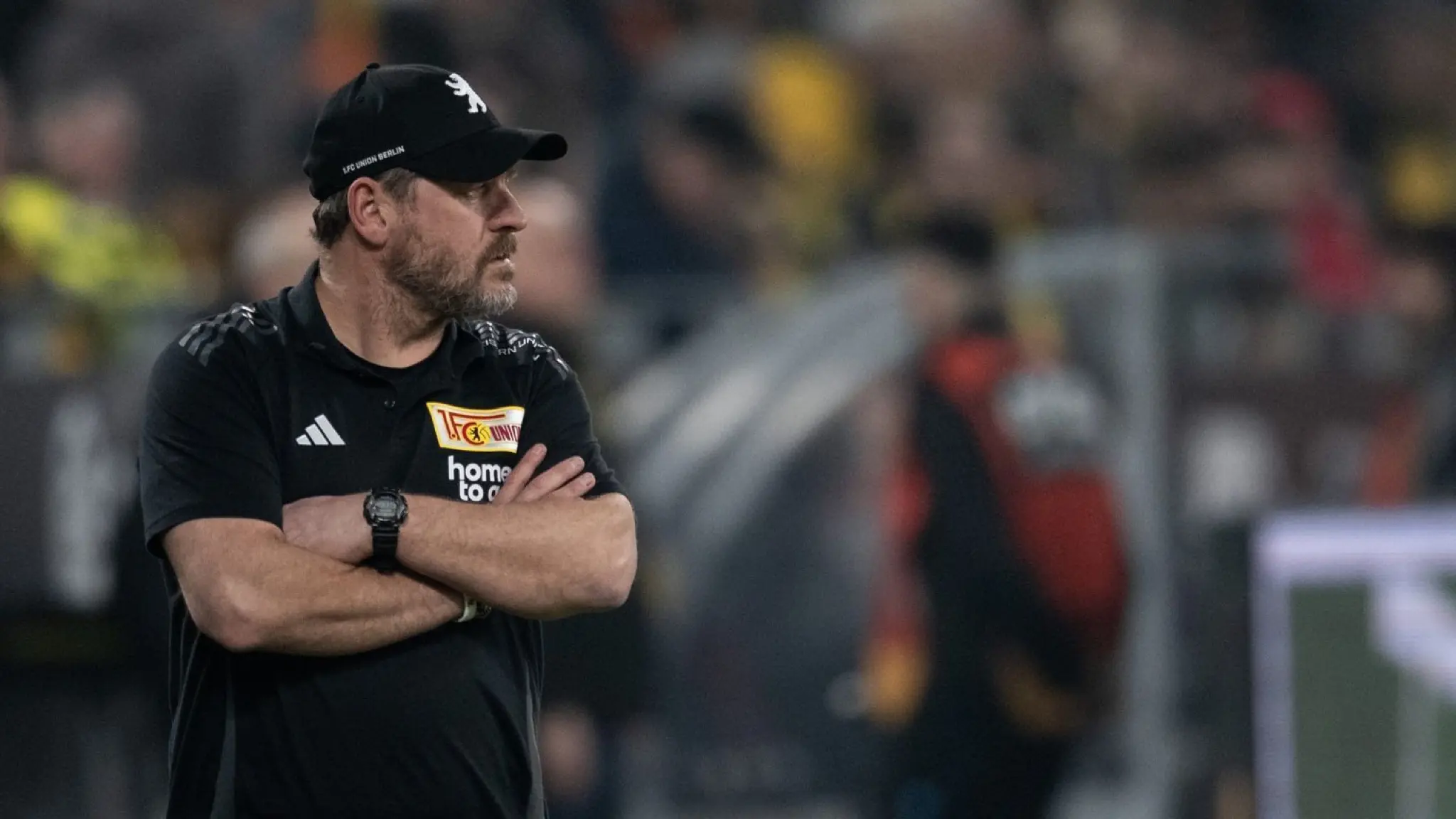 Borussia Dortmund - 1. FC Union Berlin: 22.02.2025, Nordrhein-Westfalen, Dortmund: Fußball, Bundesliga, Borussia Dortmund - 1. FC Union Berlin, 23. Spieltag, Signal Iduna Park. Union Berlins Trainer Steffen Baumgart (l) und Dortmunds Trainer Niko Kovac stehen am Spielfeldrand. Foto: Fabian Strauch/dpa - WICHTIGER HINWEIS: Gemäß den Vorgaben der DFL Deutsche Fußball Liga bzw. des DFB Deutscher Fußball-Bund ist es untersagt, in dem Stadion und/oder vom Spiel angefertigte Fotoaufnahmen in Form von Sequenzbildern und/oder videoähnlichen Fotostrecken zu verwerten bzw. verwerten zu lassen. +++ dpa-Bildfunk +++