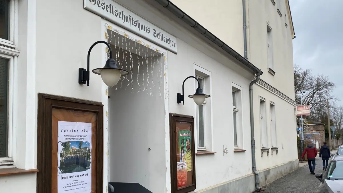 Ist erwacht aus seinem Dornröschenschlaf: das Gesellschaftshaus Schleicher mit der anliegenden Gaststätte Luong House 37 in der Wilhelmstraße im Eisenhüttenstädter Ortsteil Fürstenberg