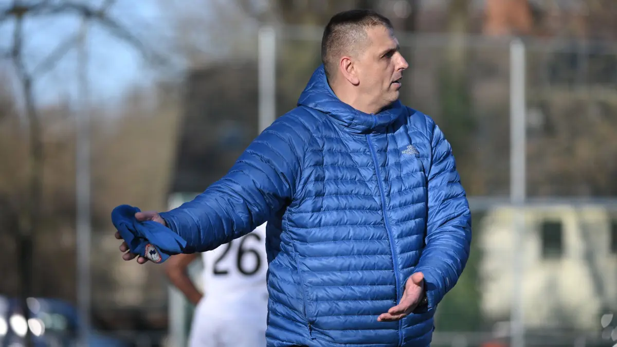Fussball : Bernau, Fussball Brandenburgliga Einheit Bernau - Oranienburger FC, Trainer Enis Djerlek
FOTO BENK 01.03.2025