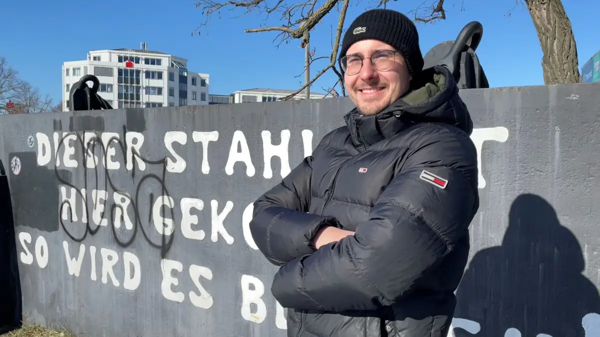 Daniel Grey ist 25 und damit der jüngste Schichtmeister im Stahlwerk in Eisenhüttenstadt. Was motiviert ihn?