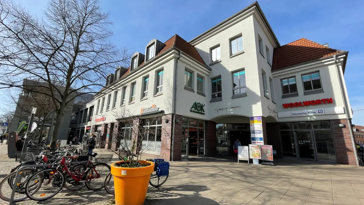 Einkaufen in Oranienburg, Innenstadt Handel Laden Läden, Schließung, Geschäft an der Havelpassage schließt, macht aber an anderer Stelle weiter (Sportshop Running Man)