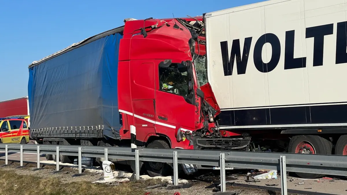 Unfall A10 Anschlussstelle Oberkrämer vom Dreieck Havelland kommend
