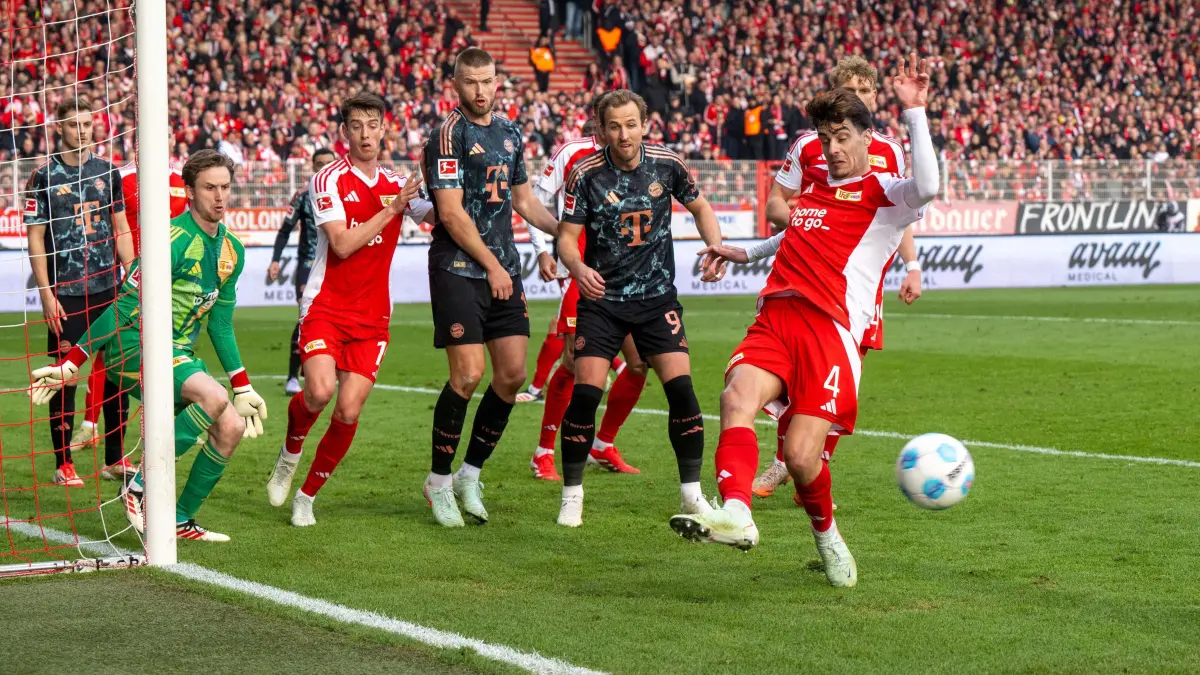 1.BL 1. FC Union - Bayern München 2024/25: Fußball, Herren, Saison 2024/2025, 1. Bundesliga (26. Spieltag), 1. FC Union Berlin - FC Bayern München, v. l. Torwart Frederik Rönnow (1. FC Union), Janik Haberer (1. FC Union Berlin), Eric Dier (Bayern München), Harry Kane (Bayern München), Diogo Leite (1. FC Union Berlin), 15.03.2025, Foto: Matthias Koch