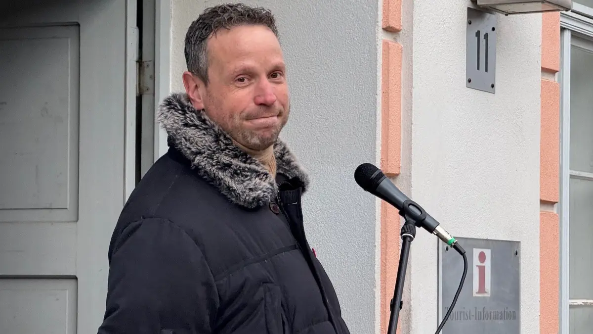 Bürgermeister Alexander Kretzschmar vor dem Rathaus Zehdenick