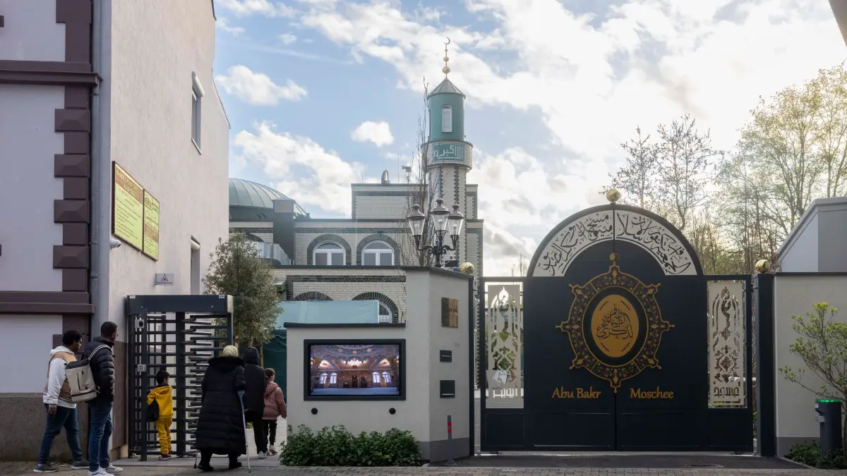 Ramadan 2025 Frankfurt: Fastenbrechen, Gebetszeiten & Iftar - Das ist