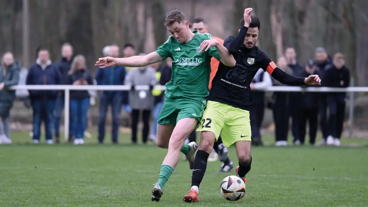 Fussball : Waldsieversdorf, Fussball Landesliga Nord, Buckow / Waldsieversdorf - Einheit Zepernick, SF Ümit Ejder gegen Nico Schulz
29.03.2025 FOTO BENK