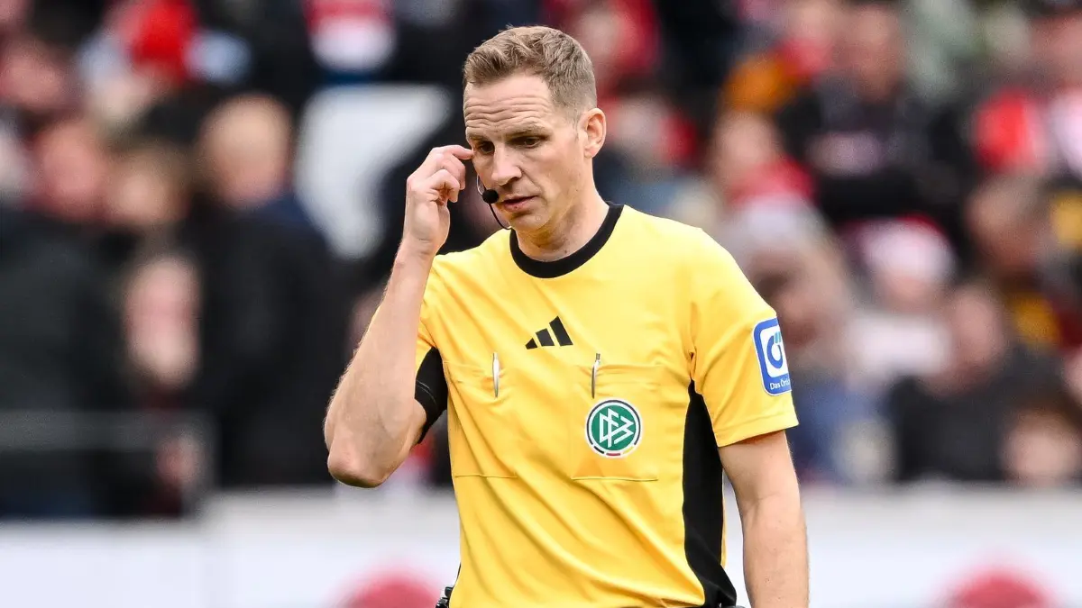 SC Freiburg - 1. FC Union Berlin: 30.03.2025, Baden-Württemberg, Freiburg im Breisgau: Fußball: Bundesliga, SC Freiburg - 1. FC Union Berlin, 27. Spieltag, Europa-Park Stadion. Schiedsrichter Sören Storks. Foto: Harry Langer/dpa - WICHTIGER HINWEIS: Gemäß den Vorgaben der DFL Deutsche Fußball Liga bzw. des DFB Deutscher Fußball-Bund ist es untersagt, in dem Stadion und/oder vom Spiel angefertigte Fotoaufnahmen in Form von Sequenzbildern und/oder videoähnlichen Fotostrecken zu verwerten bzw. verwerten zu lassen. +++ dpa-Bildfunk +++