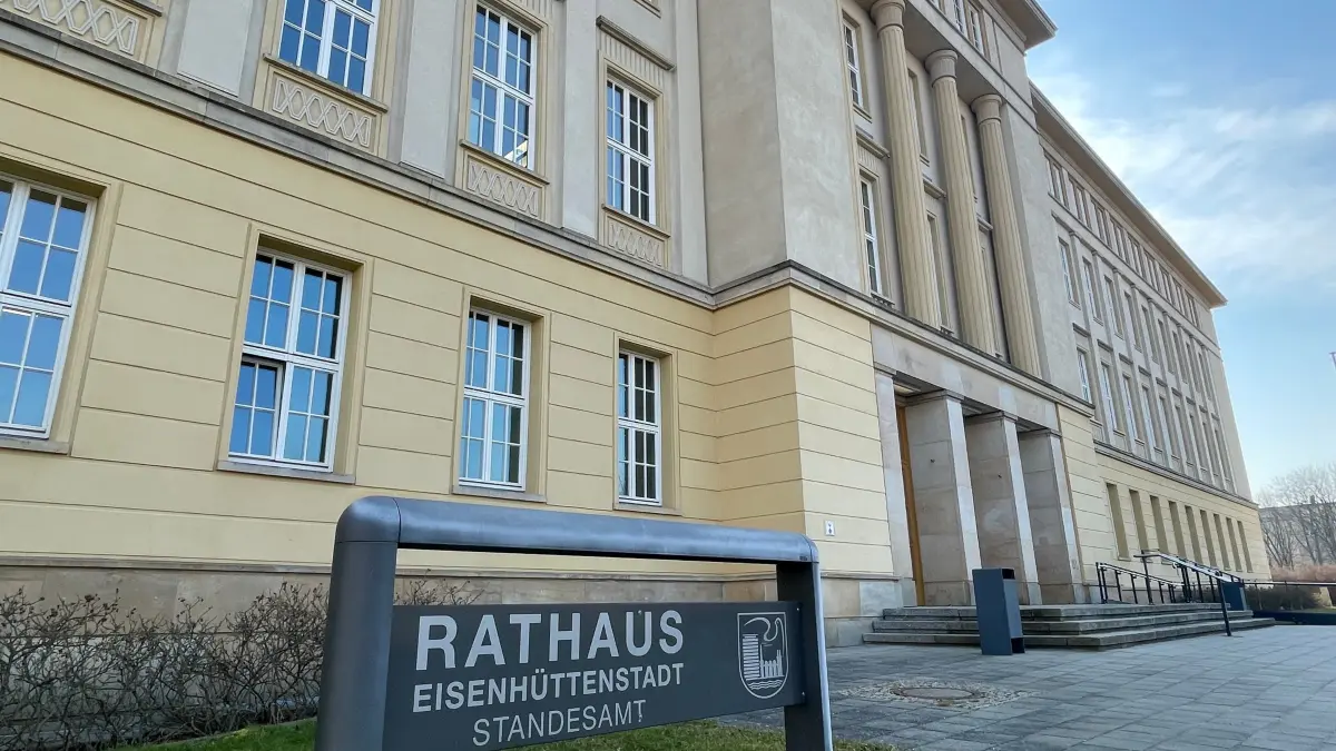 Für den Chefposten im Rathaus gibt es einen zweiten Kandidaten. Am 28. September findet die Bürgermeisterwahl in Eisenhüttenstadt statt.