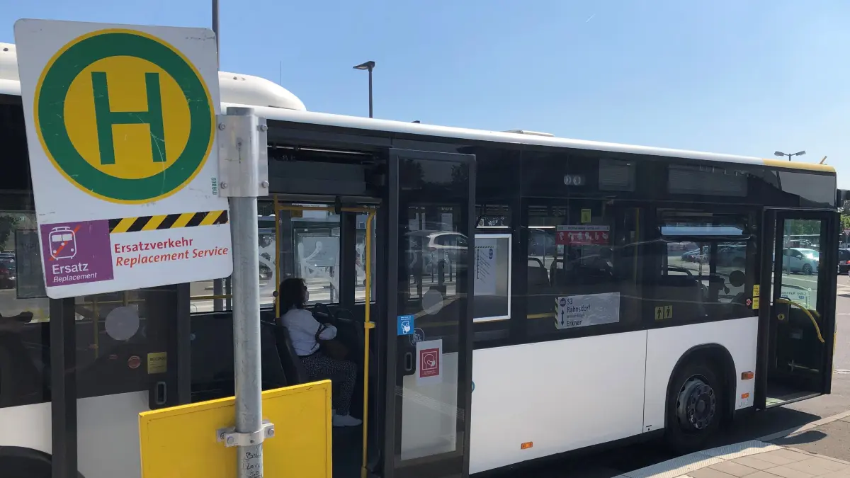 Bus statt Bahn: Beim RE1 kommt es zwischen Erkner und Fürstenwalde kurzfristig zu einer Sperrung. Wann genau und zu welchen Zeiten.