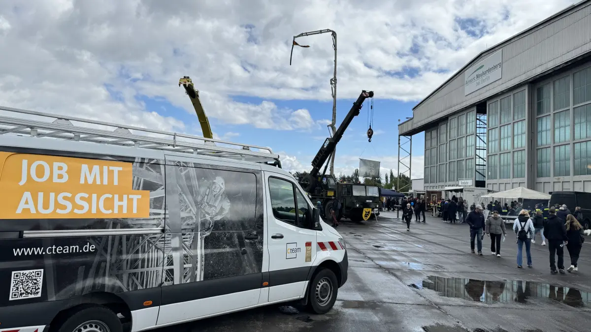 Mehr als 80 Aussteller präsentieren sich auf dem diesjährigen Jobfestival am 12. April auf dem Airport Neuhardenberg.