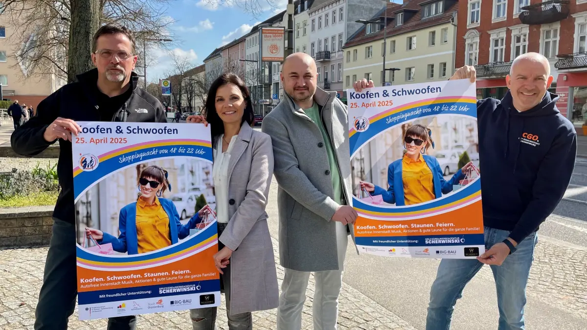 Koofen & Schwoofen 2025 am 25.04. in Oranienburg, CGO City-Gemeinschaft Shopping-Nacht Innenstadt, Pressegespräch, auf dem Foto von links: Marcus Herrmann (Innenstadtmanager), Denise Deutsch (Tourist-Info), Sebastian Lagatz (Vorsitzender CGO, Schlossparfümerie), Dirk Henke (Hammer)