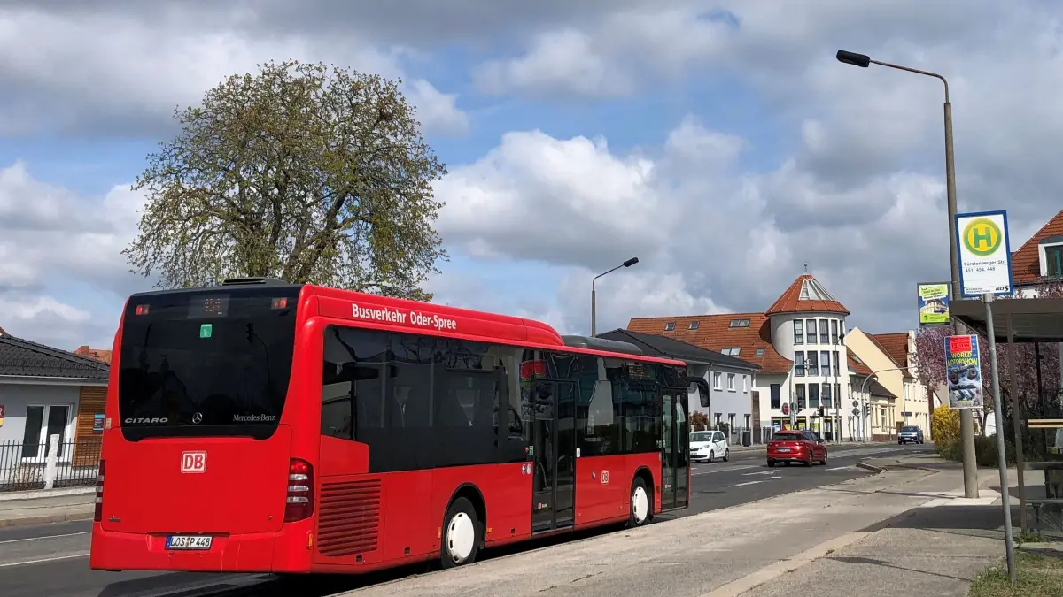Der Fahrplan der Buslinie 454 ist geändert worden. Das verärgert Anwohner von Fürstenberg, Eisenhüttenstadt. Ist die Kritik berechtigt und werden tatsächlich weniger Haltestellen angefahren?