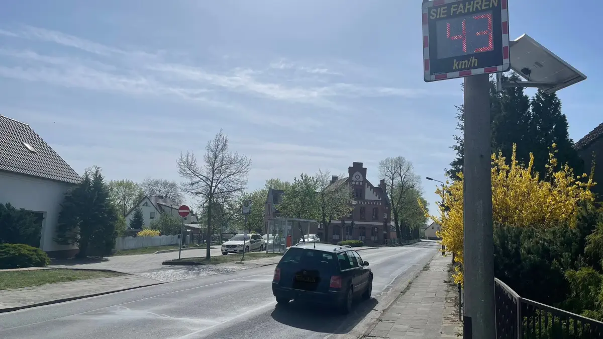 Mehr Sicherheit für Kinder? Vor Schulen und Kitas in Eisenhüttenstadt soll dauerhaft die Geschwindigkeit von Autos gemessen werden. Doch sind Schulwege gefährlich?