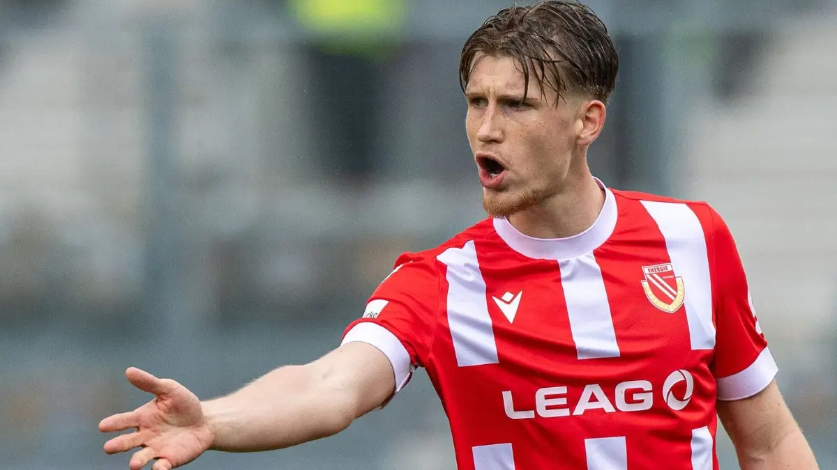 3. Liga Energie Cottbus - Viktoria Köln 2024/25: Fussball, Herren, Saison 2024/2025, 3. Liga (34. Spieltag), FC Energie Cottbus - FC Viktoria Köln 1904, Edgar Kaizer (Energie Cottbus), 19.04. 2025, Foto: Sebastian Räppold / Matthias Koch