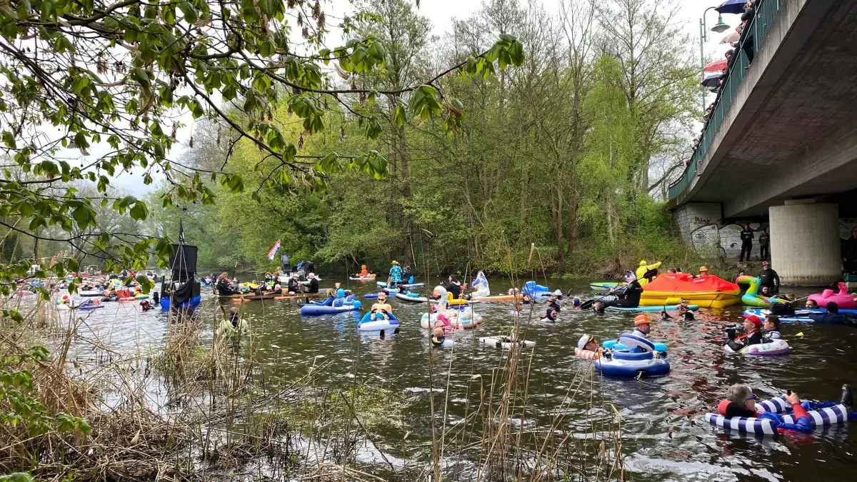 Die Spree kurz vor dem Überlaufen - die Stimmung auf dem Wasser und an Land war großartig