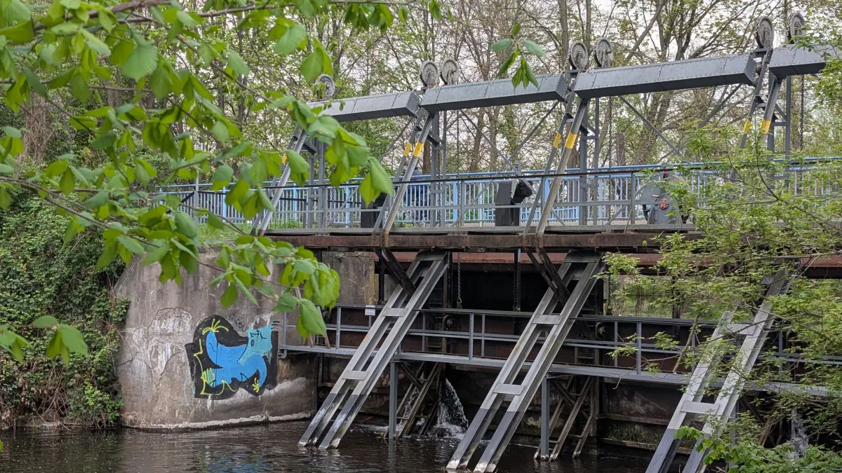 Das Große Wehr in Oranienburg-Sachsenhausen hat rund 130 Jahre auf dem Buckel. Eigentlich sollten die Arbeiten für einen Neubau schon längst begonnen haben.