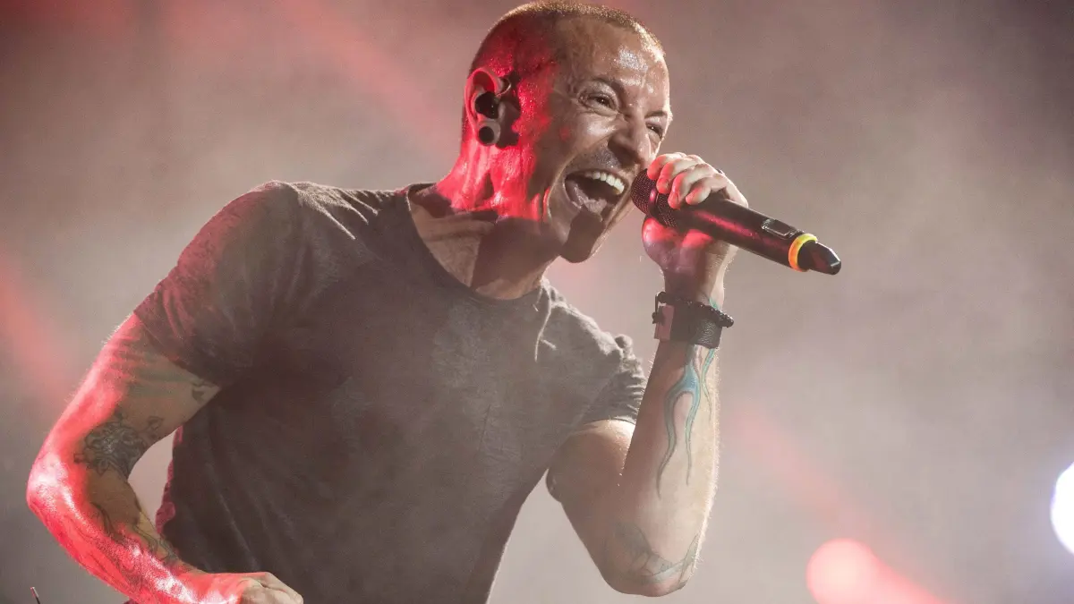 epa04241460 Singer Chester Bennington of the US rock band Linkin Park performs during a concert in Wroclaw, Poland, 05 June 2014. EPA/MACIEJ KULCZYNSKI POLAND OUT +++ dpa-Bildfunk +++