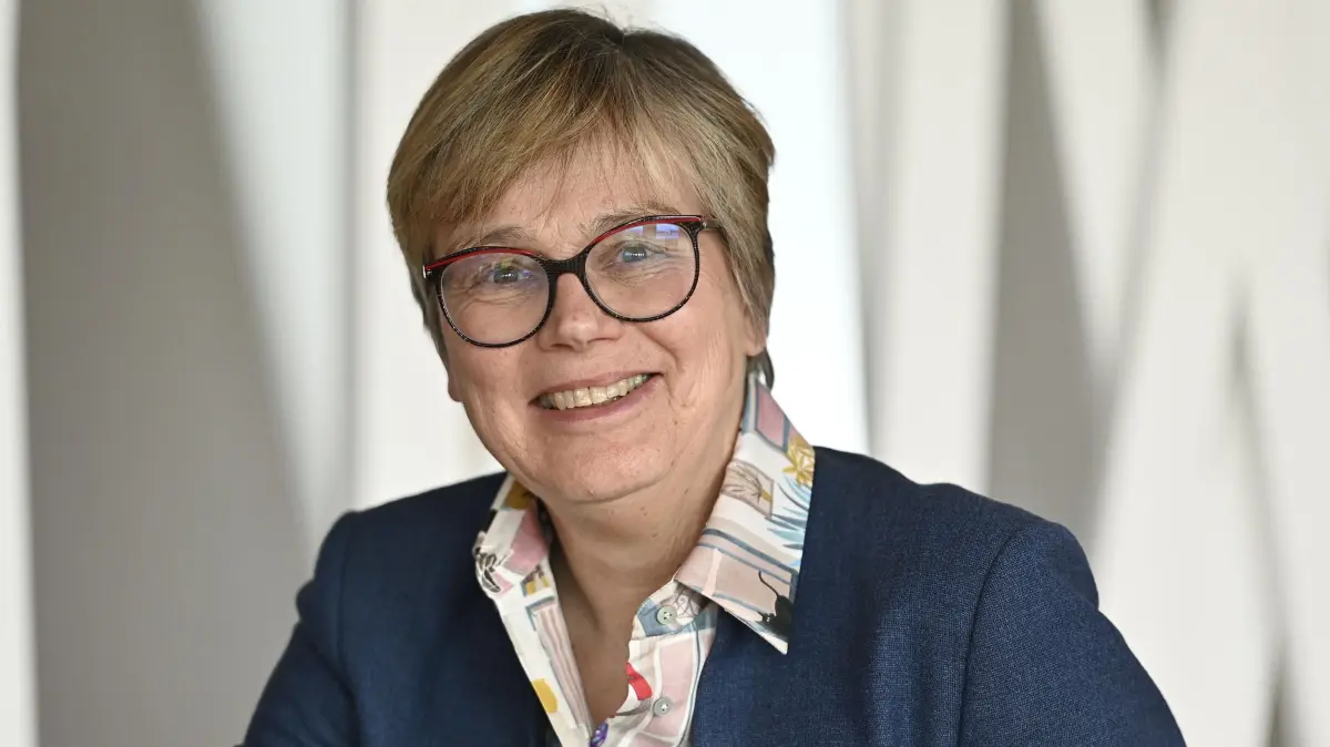 Caritas-Praesidentin blickt positiv auf neue Familienministerin Prien: Die Praesidentin des Deutschen Caritasverbands, Eva Maria Welskop-Deffaa (Archivfoto vom 05.05.2025), haelt die designierte Bundesfamilienministerin Karin Prien (CDU) fuer eine gute Wahl. Es handele sich um eine erfahrene Landesministerin, "die durch ihre bisherige Position genau weiss, wie wichtig es ist, die institutionellen Voraussetzungen dafuer zu schaffen, dass Teilhabe auch moeglich wird", sagte Welskop-Deffaa dem Evangelischen Pressedienst (epd). "Ich bin sicher, sie wird den Kitas Aufmerksamkeit schenken, sie wird den Strukturen der Ganztagsbetreuung Aufmerksamkeit schenken." (Siehe epd-Gespraech vom 30.04.2025)