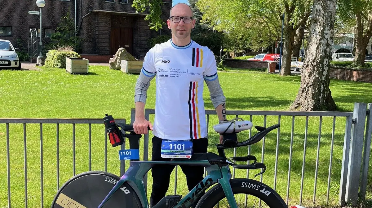 Zum vierten Mal Vizeweltmeister im Duathlon: Thomas Gogolin vom MSV Tripoint Frankfurt (Oder) nach dem Wettkampf und unmittelbar vor der Siegerehrung