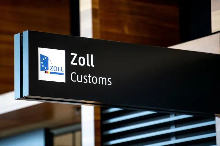 5000 Jahre alte Urne im Koffer - die kuriosesten Zoll-Funde