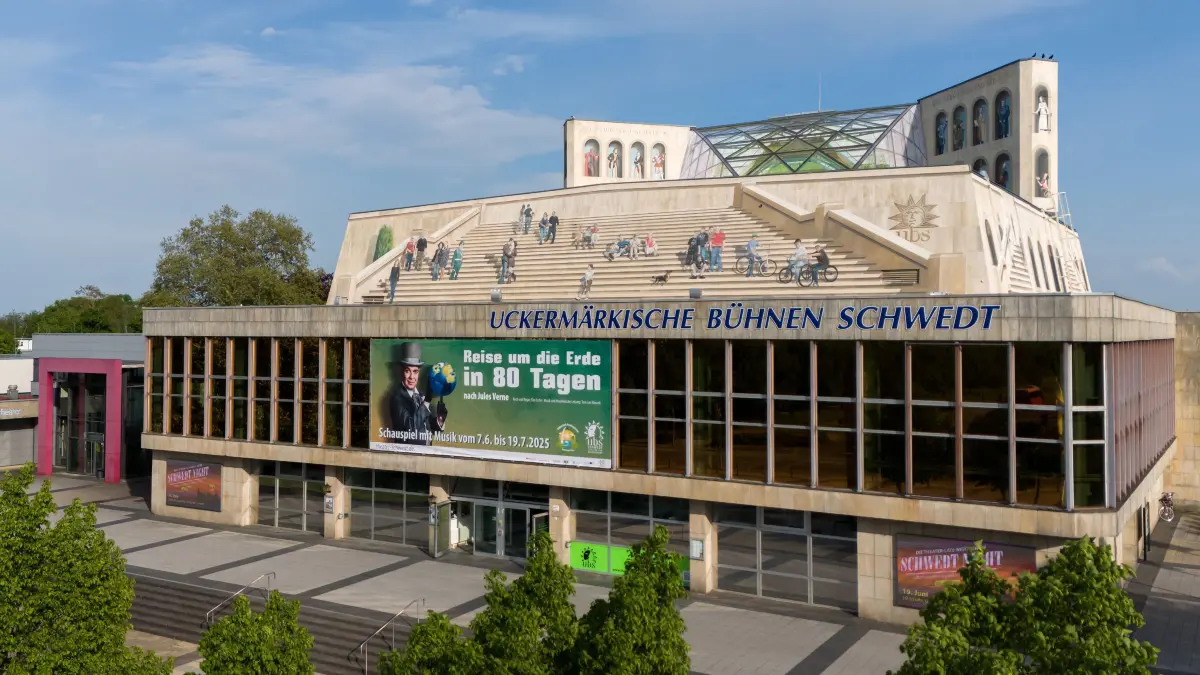 Schwedt, 03.05.2025: Ansicht Theater Schwedt, das Haupthaus der Uckermärkischen Bühnen wird in den kommenden zwei Jahren energetisch saniert.