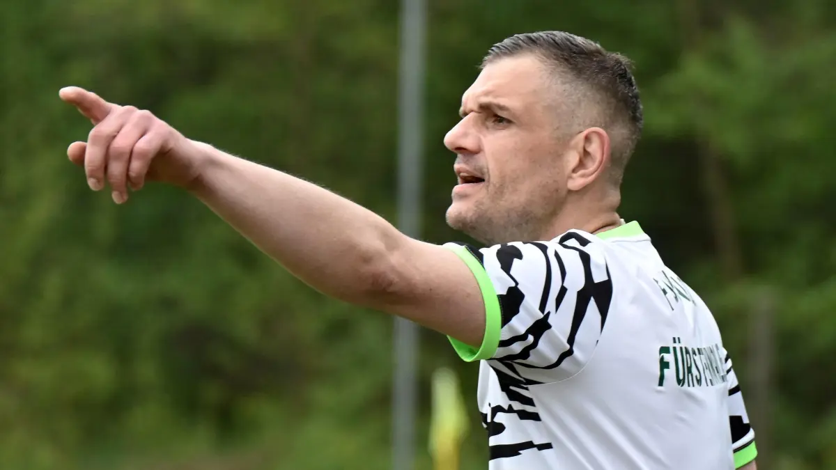 Fussball : Fürstenwalde, Fussball Landesliga Süd Punktspiel, Union Fürstenwalde II : SV Döbern, Trainer Sebastian Drömert
FOTO BENK 03.05.2025
