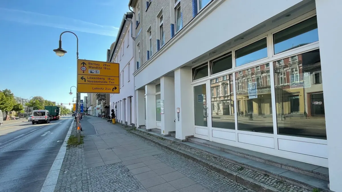 Einkaufen in Oranienburg, Innenstadt, Leerstand, Laden, Läden geschlossen, neu eröffnet, Stadtleben, Stadtentwicklung, Geschäfte, Geschäftsleben, ehemals Heim-Experten in der Bernauer Straße, jetzt FIBAV-Geschäftsstelle Immobilien GmbH