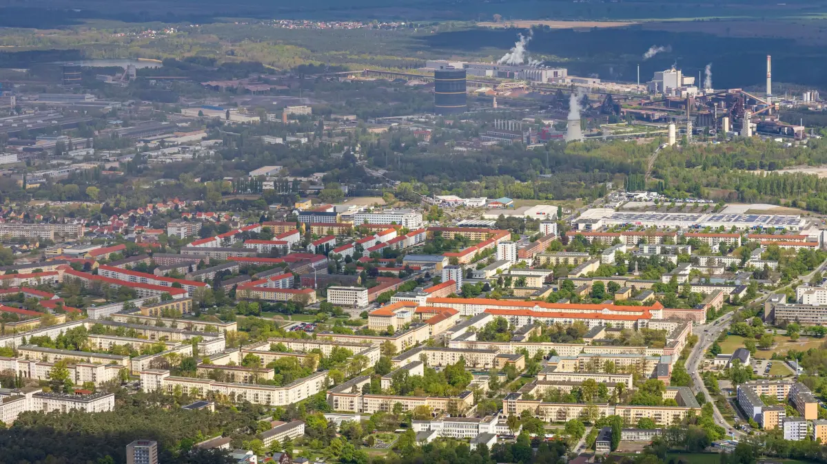 Die Stadt Eisenhüttenstadt bietet kostenloses Wohnen im Flächendenkmal an: Doch Interessenten müssen Voraussetzungen erfüllen.
