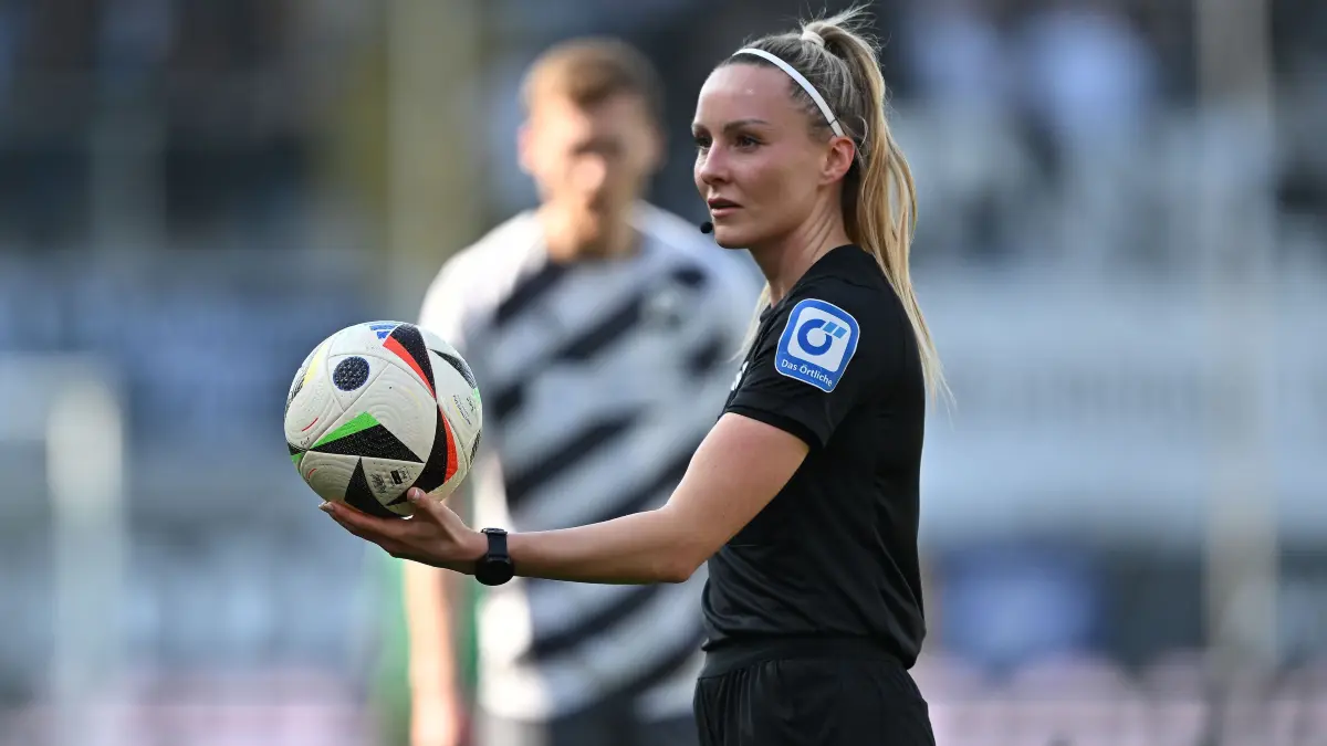 Fabienne Michel (Schiedsrichterin)
GER, SV Sandhausen gegen SpVgg Unterhaching, Fussball, 3 Bundesliga, 27.Spieltag, Spielzeit 2024/2025, 08.03.2025
(DFL REGULATIONS PROHIBIT ANY USE OF PHOTOGRAPHS AS IMAGE SEQUENCES AND/OR QUASI-VIDEO).
Foto: Eibner-Pressefoto/Mara Wolf