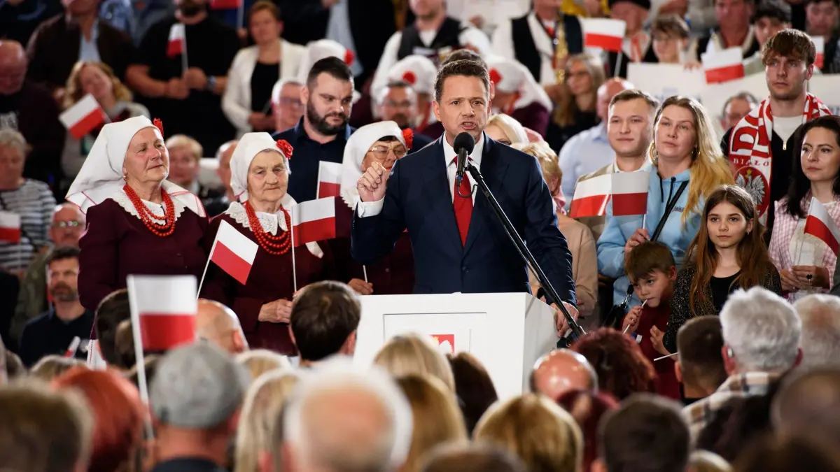 Präsidentschaftswahlen in Polen: 18.05.2025, Polen, Sandomierz: Der Warschauer Bürgermeister und Präsidentschaftskandidat Rafal Trzaskowski feiert die Ergebnisse in der Nacht der Präsidentschaftswahlen in Sandomierz. Foto: Aleksander Kalka/AP/dpa +++ dpa-Bildfunk +++