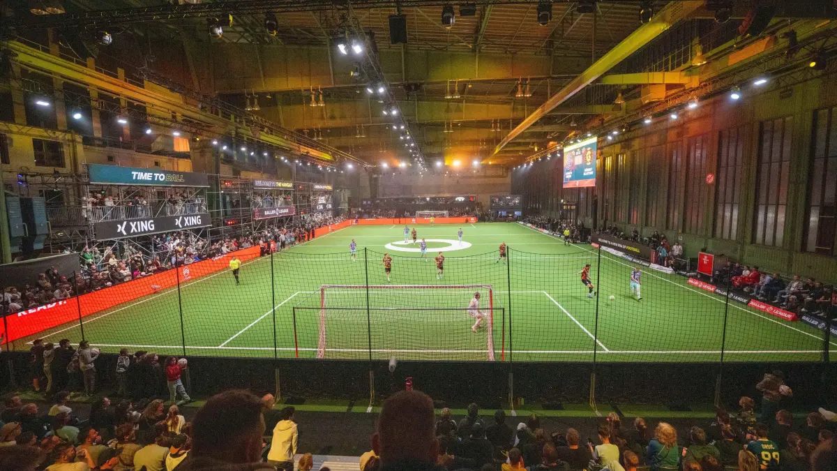 3. Saison der Baller League im Frühjahr 2025 in Berlin, Final Four: Fußball, Herren, Frühjahr 2025, Indoor, 3. Saison der Baller League in Berlin, Final Four, Finale, Streets United - Gönrgy Allstars, 19.05. 2025, Foto: Matthias Koch