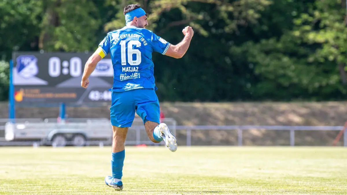 Finale Landespokal Krieschow - RSV Eintracht 2024/25: Fussball, Herren, Saison 2024/2025, Landespokal Brandenburg (Finale), VfB Krieschow - RSV Eintracht, Ernes Matjaz (RSV Eintracht), Jubel nach Tor zum 0:1, 24.05. 2025, Foto: Sebastian Räppold / Matthias Koch