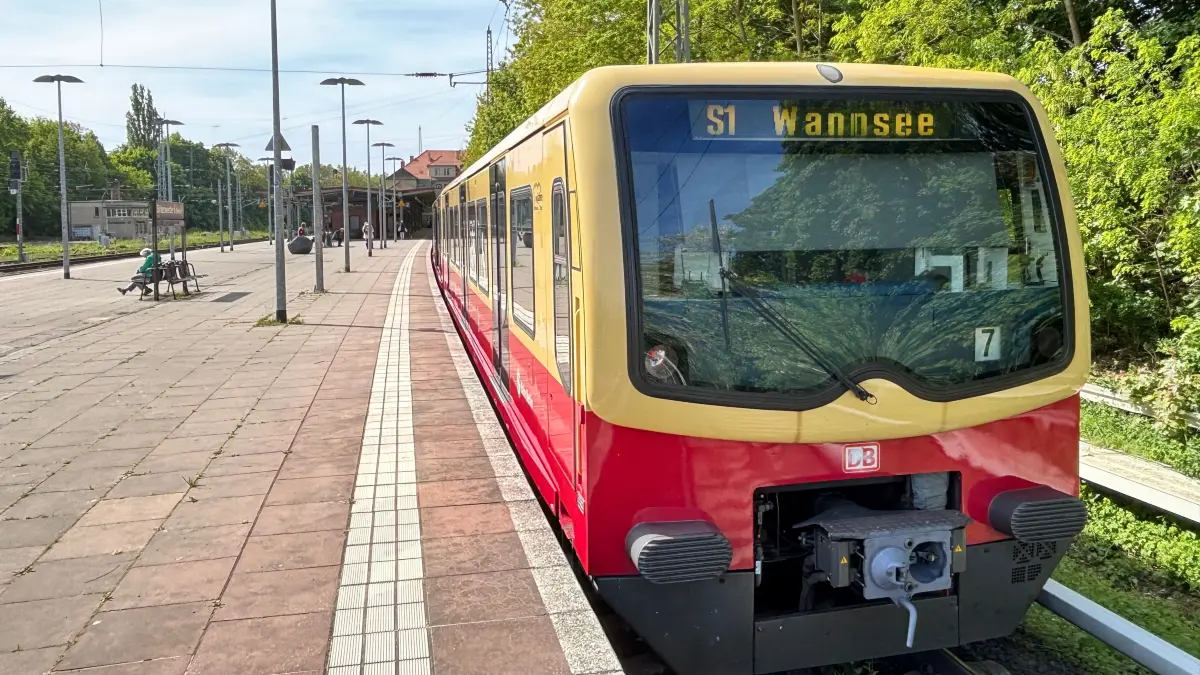 Nur mit Umwegen geht es über Pfingsten mit der S1 nach Wannsee. Wegen Bauarbeiten an der Brücke in der Wollankstraße kommt es zu Einschränkungen im Bahnverkehr