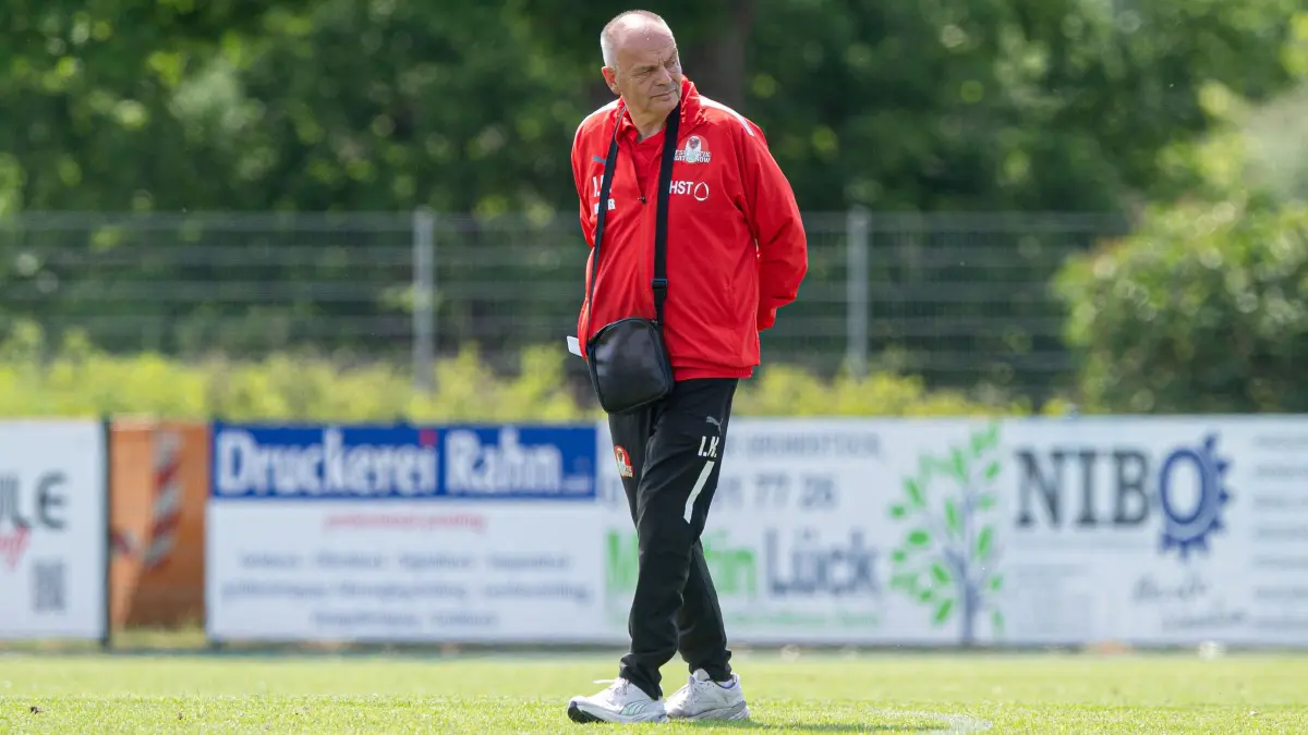 OL Ahrensfelde - Optik Rathenow 2024/25: Fussball, Herren, Saison 2024/2025, NOFV Oberliga Nord (30. Spieltag), SV Grün-Weiss Ahrensfelde - FSV Optik Rathenow, Trainer Ingo Kahlisch (Rathenow), 31.05. 2025, Foto: Sebastian Räppold / Matthias Koch