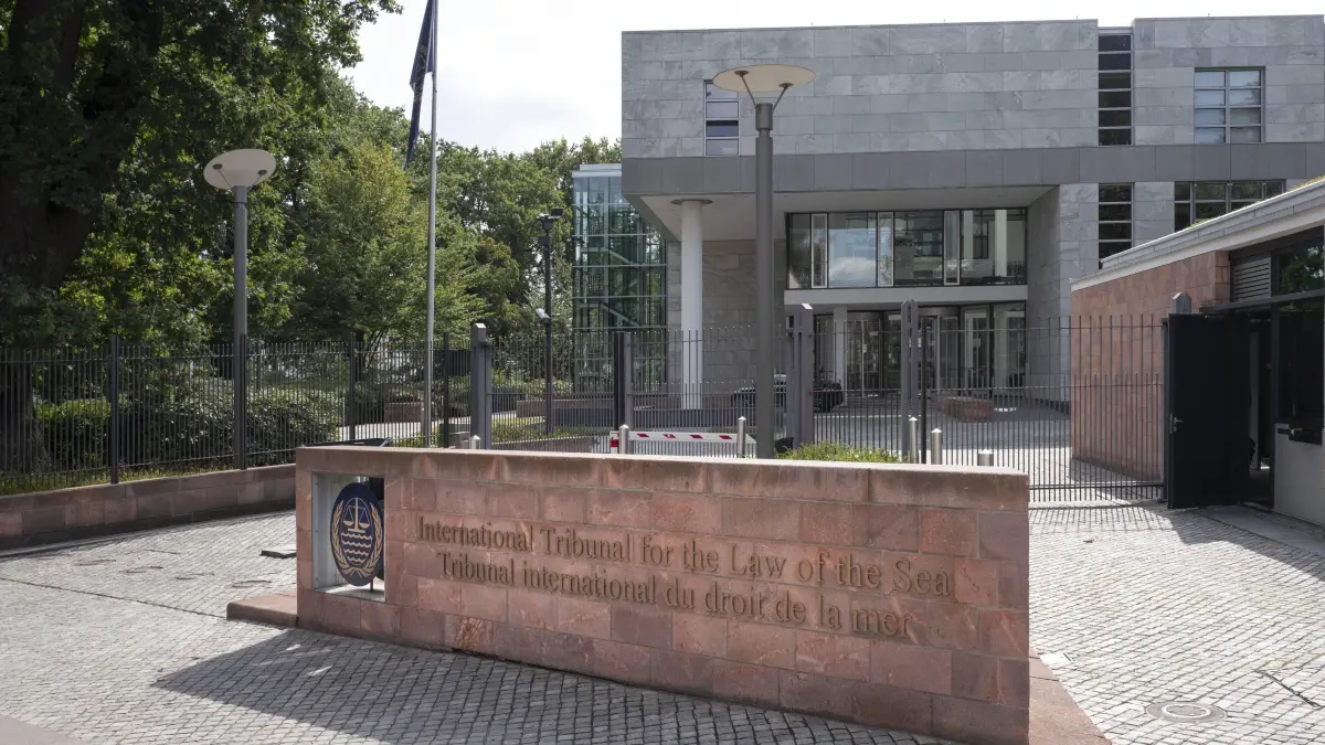 Internationaler Seegerichtshof ISGH 31 08 2018 Hamburg GER Internationaler Seegerichtshof Inte: Internationaler Seegerichtshof, ISGH 31.08.2018, Hamburg, GER - Internationaler Seegerichtshof, International Tribunal for the Law of the Sea (ITLOS), Tribunal international du droit de la mer (TIDM), Einfahrt und Eingang mit Schriftzug und Logo, Hamburg Hamburg Deutschland Internationaler Seegerichtshof *** International Maritime Court ISGH 31 08 2018 Hamburg, Germany International Maritime Tribunal International Tribunal for the Law of the Sea ITLOS Tribunal international du droit de la mer TIDM Entrance and entrance with lettering and logo Hamburg Hamburg Germany International Maritime Court