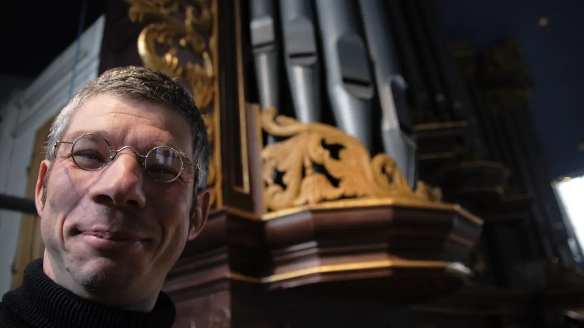Der Fahrradkantor Martin Schulze reist mit seinem Fahrrad zum Schönower Orgelsommer an.