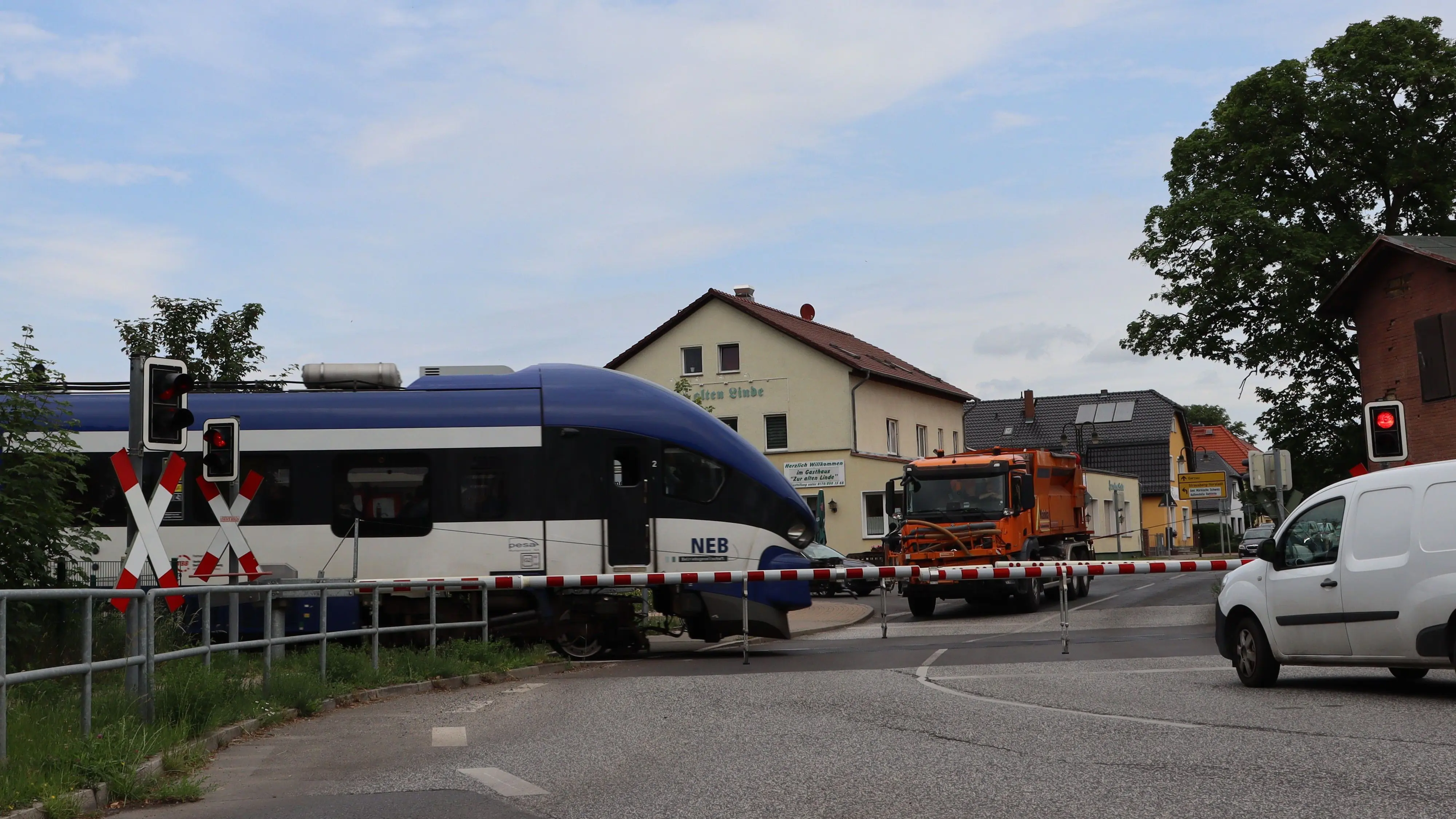 Sperrung in Rehfelde: Bahnübergang an L233 dicht – das sind die Folgen ...