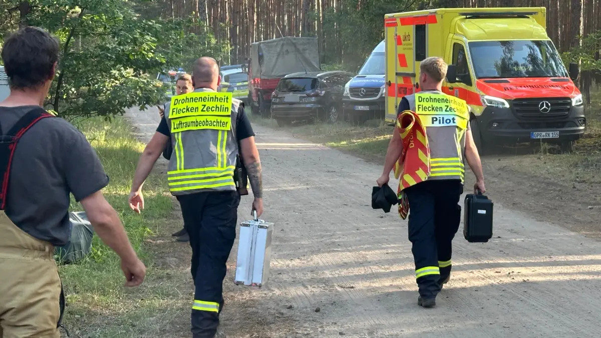 Der Großbrand wurde mit einer Drohne auch aus der Luft überwacht.