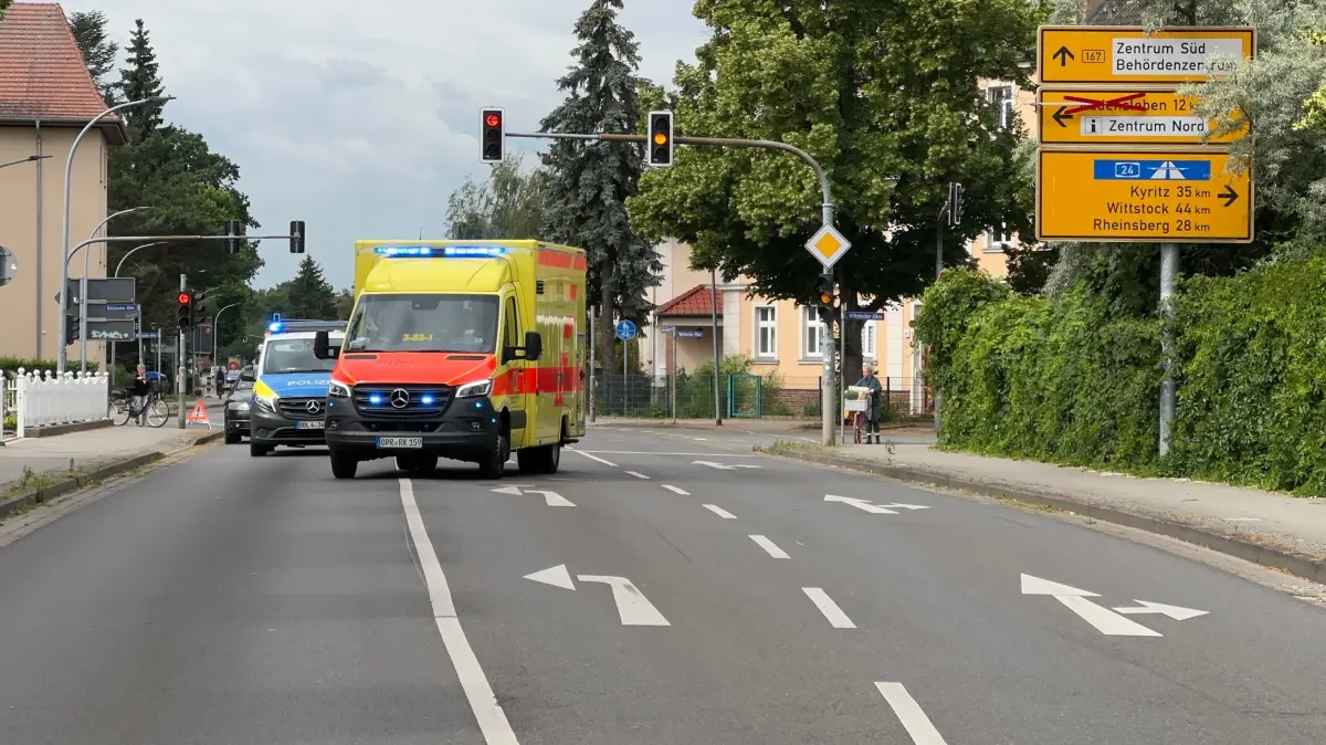 Die Gerhard-Hauptmann-Straße in Neuruppin musste voll gesperrt werden.