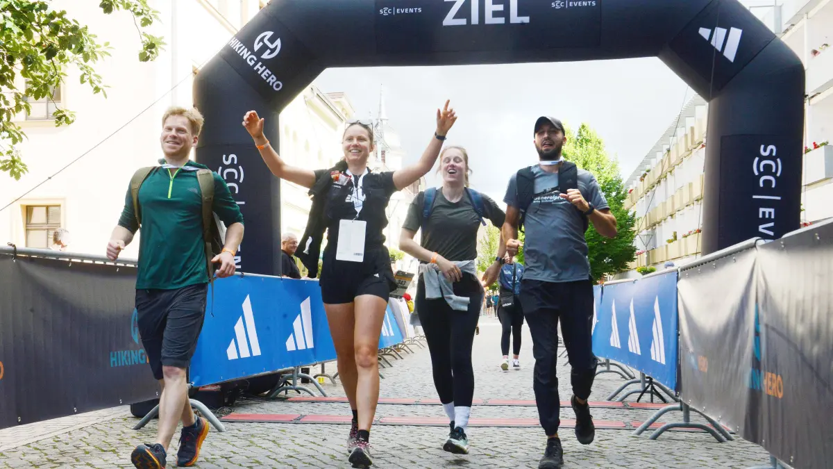 Wander-Event Hiking Hero Zieleinlauf am Markplatz in Bernau. am 15.06.2024